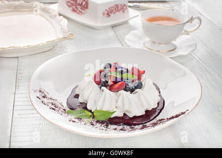 Anna Pavlova dessert Foto Stock