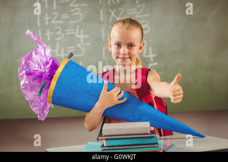 Schoolchild avente il suo primo giorno Foto Stock