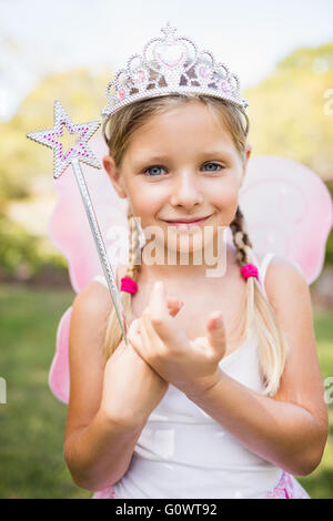 Ritratto di ragazza carina fingendo di essere una principessa Foto Stock