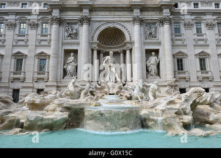 Splendida Fontana di Trevi a Roma senza ombre Foto Stock