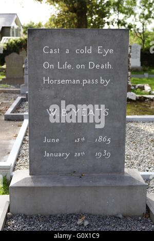 W. Yeats' grave a Drumcliff nella Contea di Sligo, Irlanda Foto Stock