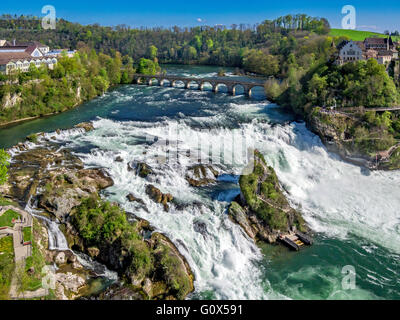 Cascate del Reno con Laufen Castello, a Sciaffusa, Cantone di Sciaffusa, Svizzera, Europa Foto Stock