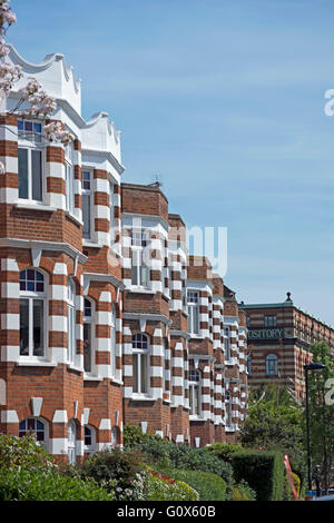 Mattoni rossi blocchi mansion del 1898 con la presenza di bande a scacchiera in Arundel terrazza, castelnau, Barnes, Londra, Inghilterra Foto Stock