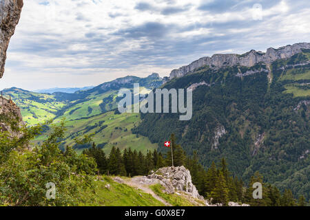 Vista panoramica della Ebenalp mountain range con uno speciale strato di struttura, cantone di Appenzell, Svizzera Foto Stock