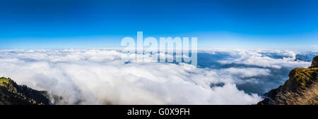 Vista aerea del Lago di Lucerna e sulle Alpi con cloud scape dalla sommità del monte Rigi in Svizzera Foto Stock