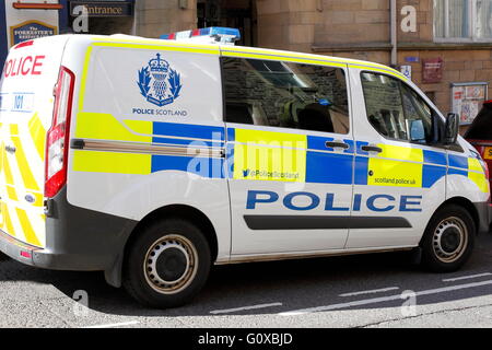 Un furgone di polizia da parte della polizia di Scozia (la polizia scozzese service) parcheggiata in una strada a Jedburgh, Scozia. Foto Stock