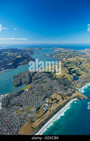 La spiaggia di St Kilda, porto di Otago e la penisola di Otago, Dunedin, Otago, South Island, in Nuova Zelanda - aerial Foto Stock