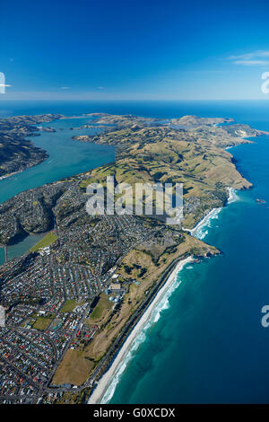 La spiaggia di St Kilda, porto di Otago e la penisola di Otago, Dunedin, Otago, South Island, in Nuova Zelanda - aerial Foto Stock