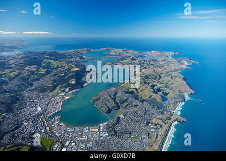 Sud Dunedin, porto di Otago e la penisola di Otago, Otago, South Island, in Nuova Zelanda - aerial Foto Stock