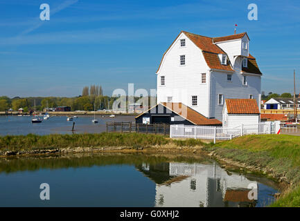 Il mulino di marea sulla banchina, Woodbridge, Suffolk, Inghilterra, Regno Unito Foto Stock