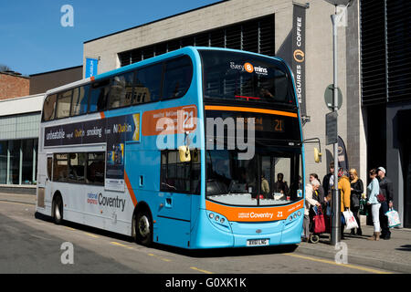La National Express bus di Coventry in Hales Street, Coventry, Regno Unito Foto Stock