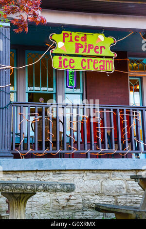 The Pied Piper Gelateria è fantasiosa e affascinante, situato in una vecchia casa in 5 punti distretto della zona est di Nashville, TN Foto Stock