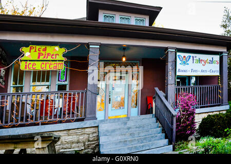 The Pied Piper Gelateria e il libro di fiabe, arti e mestieri memorizza condividere casa in 5 punti distretto della zona est di Nashville, TN Foto Stock