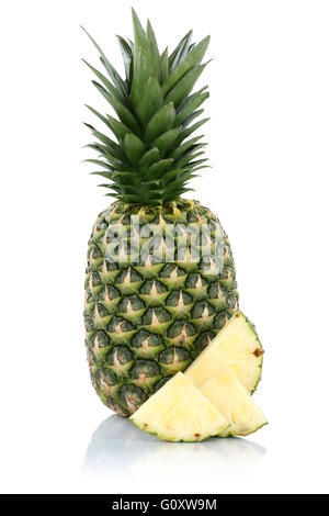 Ananas frutta slice isolato su uno sfondo bianco Foto Stock