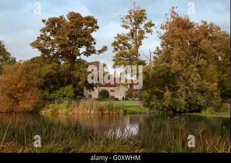 MICHELHAM PRIORY Upper Dicker, East Sussex, Inghilterra, Regno Unito, autunno. Di proprietà della Sussex Archaeological Society. Foto Stock