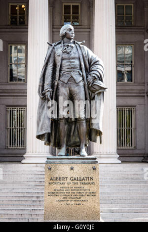 Albert Gallatin statua, Edificio del tesoro, Pennsylvania Avenue a Washington DC Foto Stock