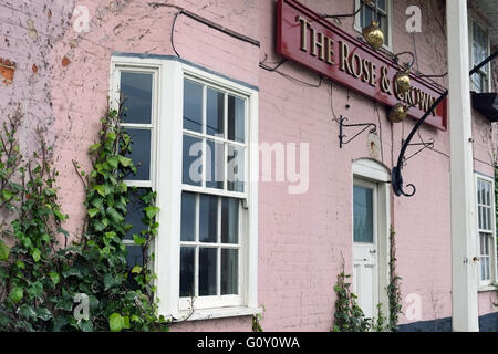 Abbandonato il Rose & Crown Pub, Stanton, Suffolk, Inghilterra, Regno Unito. Foto Stock