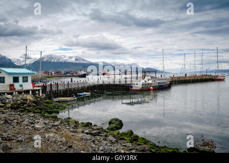 Barche ormeggiate nel porto di Ushuaia, Tierra del Fuego, Argentina Foto Stock