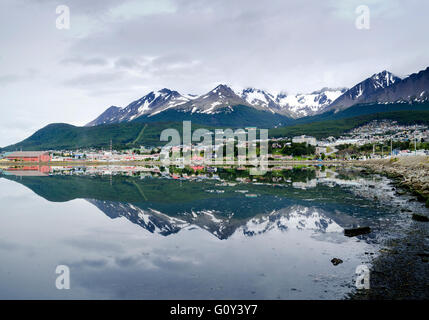 Ghiacciaio Marziale e della città di Ushuaia, Tierra del Fuego, Argentina Foto Stock