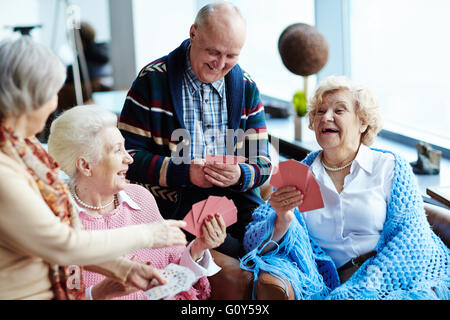 Ridere gli anziani Foto Stock