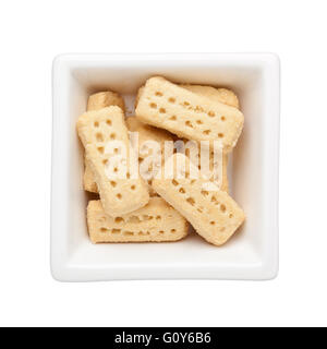 Biscotti frollini in un recipiente quadrato isolato su sfondo bianco Foto Stock