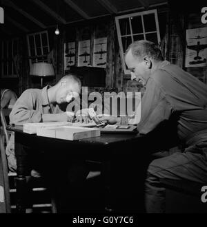 Uomini arruolati Lettera di scrittura Home, aria Servizio Comando, Greenville, South Carolina, Stati Uniti d'America, da Jack Delano per ufficio di informazione di guerra, Luglio 1943 Foto Stock