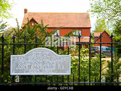 Segno sul sito di East Bergholt House, casa d'infanzia di artista John Constable, Suffolk, Inghilterra, Regno Unito Foto Stock