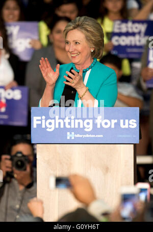 Monterey Park, California, Stati Uniti d'America. 05 Maggio, 2016. HILLARY CLINTON parla ai tifosi nel corso di una campagna stop a est di Los Angeles College. Credito: Brian Cahn/ZUMA filo/Alamy Live News Foto Stock