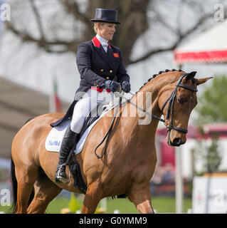 Badminton House, Badminton, UK. 06 Maggio, 2016. Mitsubishi Motors Badminton Horse Trials. Giorno 3. Zara Tindall (GBR) equitazione &#x2018;alta unito" Membro della medaglia d argento i team in entrambi i Giochi Olimpici di Londra e il 2014 Giochi equestri mondiali durante il dressage elemento della Mitsubishi Motors Badminton Horse Trials 2016. Credito: Azione Sport Plus/Alamy Live News Foto Stock