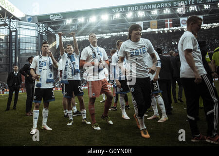 Danimarca, Copenaghen, 5 maggio 2015. FC Copenhagen ha vinto la sua seconda coppa danese del trotto in seguito ad una vittoria 2-1 su AGF Aarhus ieri sera al Parken Stadium. FC Copenhagen festa sul passo. Credito: Samy Khabthani/Alamy Live News Foto Stock