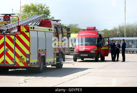 Southampton, Hampshire, venerdì 6 maggio 2016 una sostanza chimica pericolosa fuoriuscito da un contenitore di carico a Southampton industrial estate. Servizi di emergenza sono in corrispondenza della scena che trattano con l'incidente dopo un "organic chemical" è stato trovato perde da una cassa sul retro di un camion a Nursling a circa 11.50am. Circa 30 i vigili del fuoco sono stati chiamati per la scena sulla corsia di prova a trattare con il versamento mentre gli ingegneri che lavorano presso il vicino alla rotatoria sono state evacuate. Si intende il prodotto chimico trapelate da un veicolo all'interno del trasporto marittimo di Nursling Industrial Estate. Credito: uknip/Alamy Liv Foto Stock