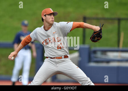 Morgantown, West Virginia, USA. Il 6 maggio, 2016. Texas brocca MORGAN COOPER (41) genera un passo durante la grande conferenza 12 baseball gioco a Monongalia County Ballpark in Morgantown WV. Credito: Ken Inness/ZUMA filo/Alamy Live News Foto Stock