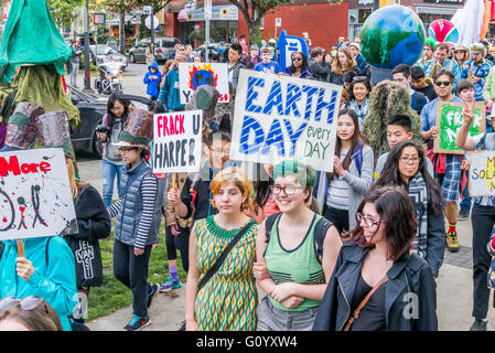 Vancouver Earth Day Parade, organizzata dai giovani per la giustizia climatica ora, Vancouver, British Columbia, Canada, Foto Stock