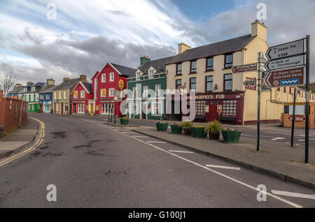 Colorata architettura in Dingle Town, la penisola di Dingle, nella contea di Kerry, Repubblica di Irlanda. Foto Stock