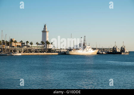 La Farola, il faro del porto di Malaga, Costa del Sol, Andalusia, Spagna Foto Stock