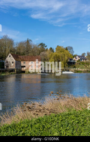 Inghilterra Dorset Sturminster Newton mulino sul fiume Stour Foto Stock