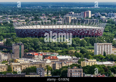 Vista dal palazzo della cultura e della Scienza (Palac Kultury i Nauki) per lo stadio nazionale, Varsavia, Masovian, Polonia, Europa Foto Stock