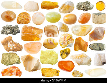 Set di giallo e arancione naturali pietre minerali e gemme isolati su sfondo bianco Foto Stock