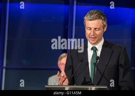 Londra, Regno Unito. Il 7 maggio, 2016. Zac Goldsmith, il Partito Conservatore candidato ad essere sindaco di Londra, parla in Municipio dopo aver perso la London Mayoral elezione di Sadiq Khan da 1,310,143 voti a 994,614. Credito: Mark Kerrison/Alamy Live News Foto Stock