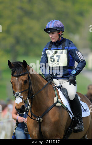 Badminton, UK. 07 Maggio, 2016. 07/05/2016. Badminton, Inghilterra. Il 2016 Mitsubishi Motors Badminton Horse Trials. Zara Tindall in sella ad alta unito in azione durante il Cross Country fase sul giorno 3. La Mitsubishi Motors Badminton Horse Trials svolgerà 5 - 8 Maggio. Credito: Jonathan Clarke/Alamy Live News Foto Stock