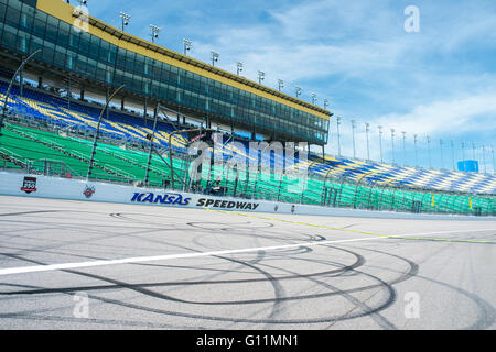 Kansas City, KS, Stati Uniti d'America. Xiv Mar, 2015. Kansas City, KS - Maggio 07, 2016: una vista generale del Kansas Speedway durante il GoBowling 400 weekend al Kansas Speedway in Kansas City, KS. © csm/Alamy Live News Foto Stock