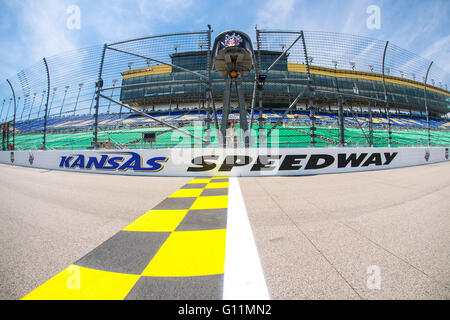 Kansas City, KS, Stati Uniti d'America. Xiv Mar, 2015. Kansas City, KS - Maggio 07, 2016: una vista generale del Kansas Speedway durante il GoBowling 400 weekend al Kansas Speedway in Kansas City, KS. © csm/Alamy Live News Foto Stock