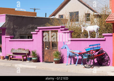 Carrizozo New Mexico, una città con una crescente comunità artistica. Foto Stock