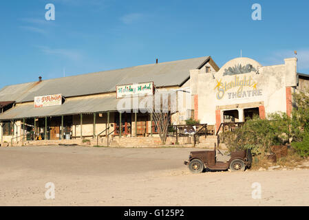 Il vecchio negozio aziendale di Chisos Mining Company nella città fantasma di Terlingua, Texas. Foto Stock