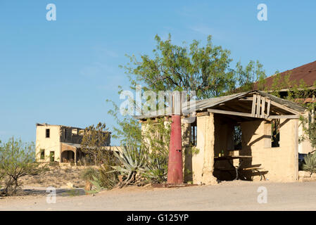 Perry Mansion e ex Chisos Mining Company edifici nella città fantasma di Terlingua, Texas. Foto Stock