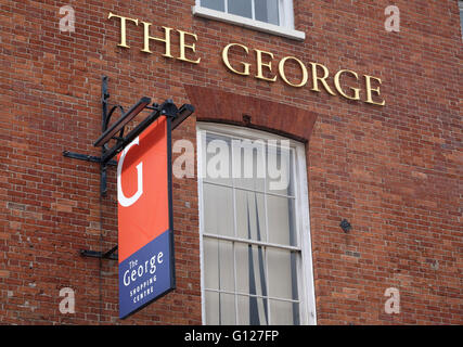 Il George Shopping Center logo, High Street, Grantham, Lincolnshire, England Regno Unito Foto Stock