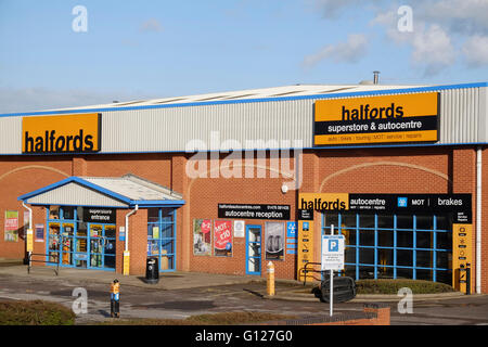 Halfords superstore, Grantham, Lincolnshire, England, Regno Unito Foto Stock