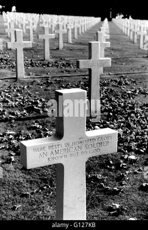 Ajaxnetphoto. montfaucon, Francia. - Militari americani il cimitero di guerra. foto:jonathan eastland/ajax ref:fra montfaucon 1996 Foto Stock