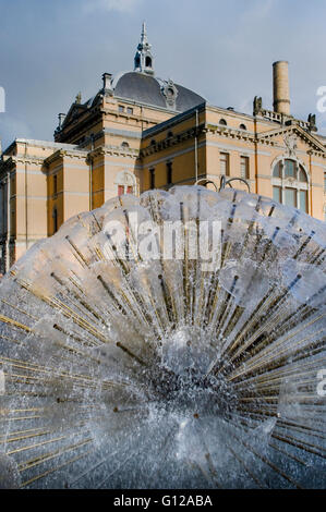 Teatro Nazionale fontana, Oslo, Norvegia Foto Stock