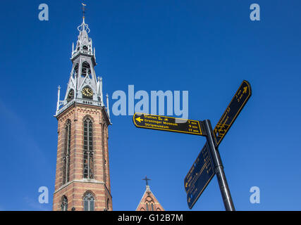 Cartello turistico vicino alla cattedrale di Jozef a Groningen, Paesi Bassi Foto Stock